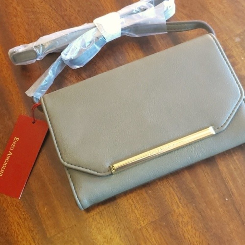 NWT Enzo Angiolini soft Green crossbody wallet purse With Gold Details